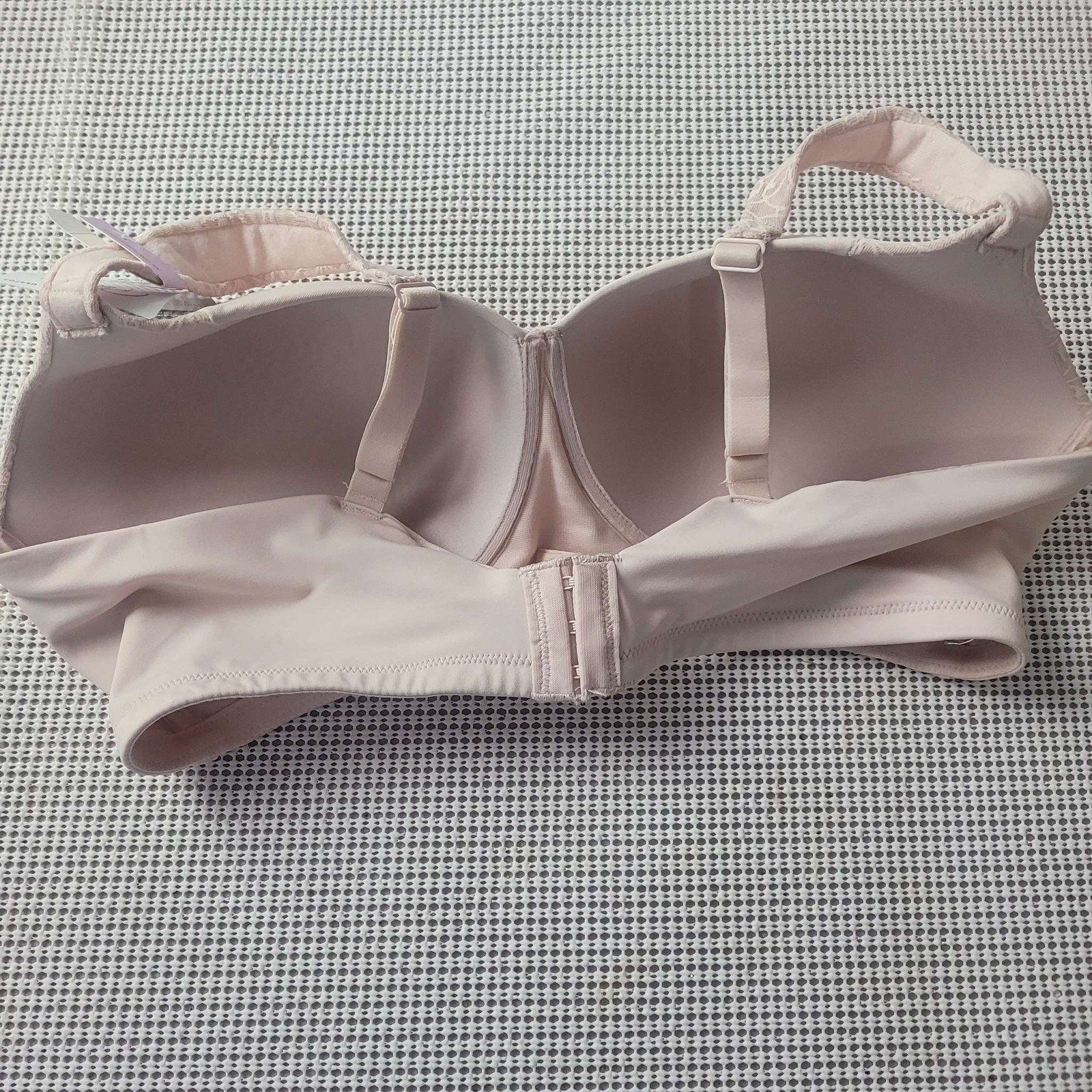 Playtex Full Coverage Bra 38D Lace Trim Comfort Wireless Smooth Finish Nude New
