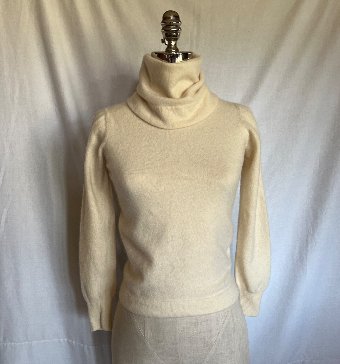 Vintage Deans of Scotland Ivory Cowl Neck Cashmere Sweater S