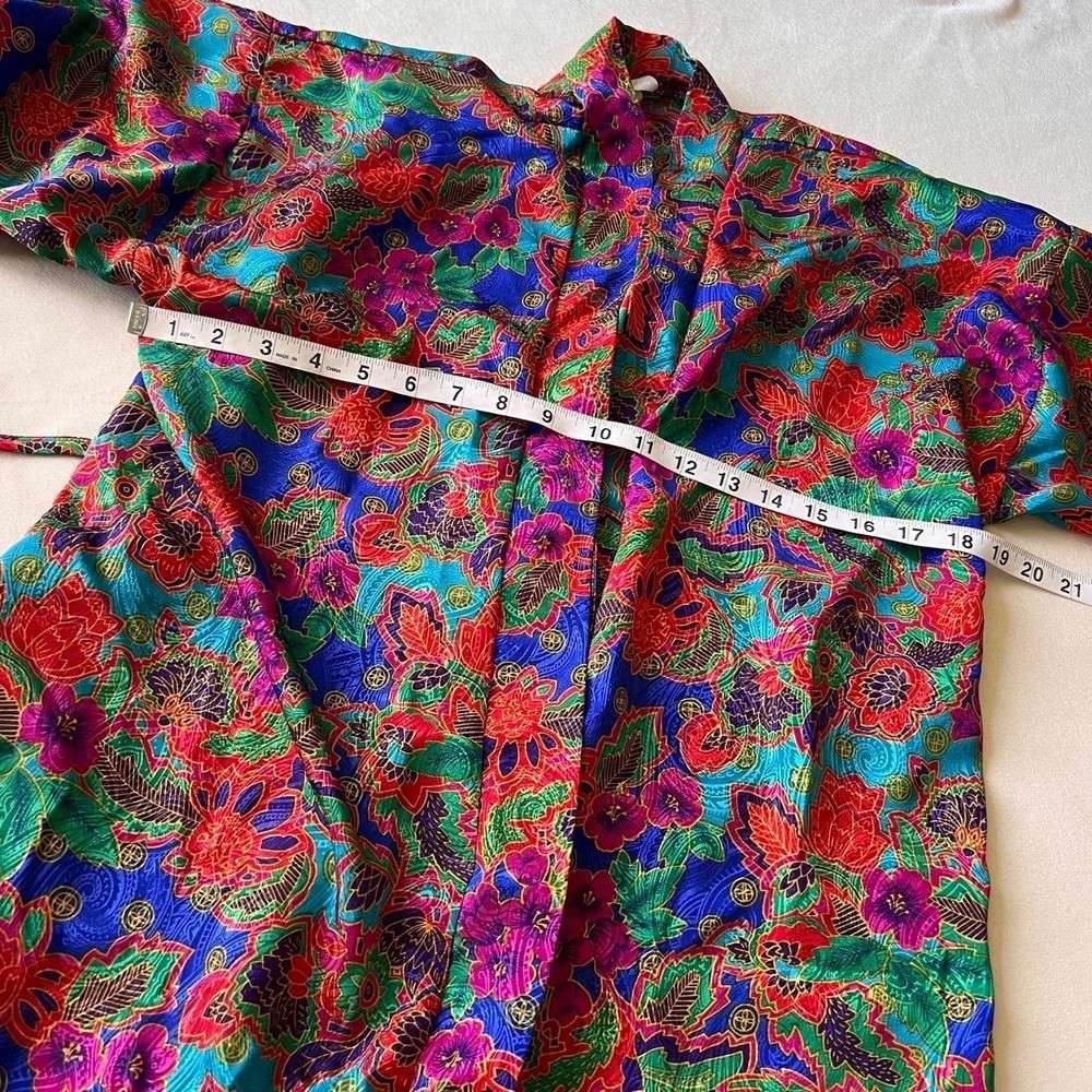 ✨ Vintage ✨Inner Most kimono with multicolored floral and paisley print