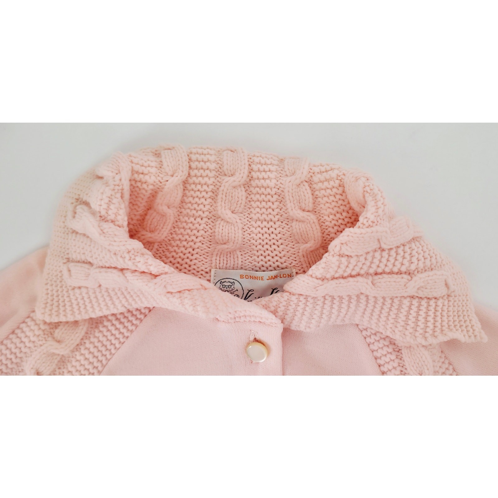 VINTAGE *NEW* 1960’s Women’s Light Pink Sweater w/Collar 100% Nylon Size M (38)