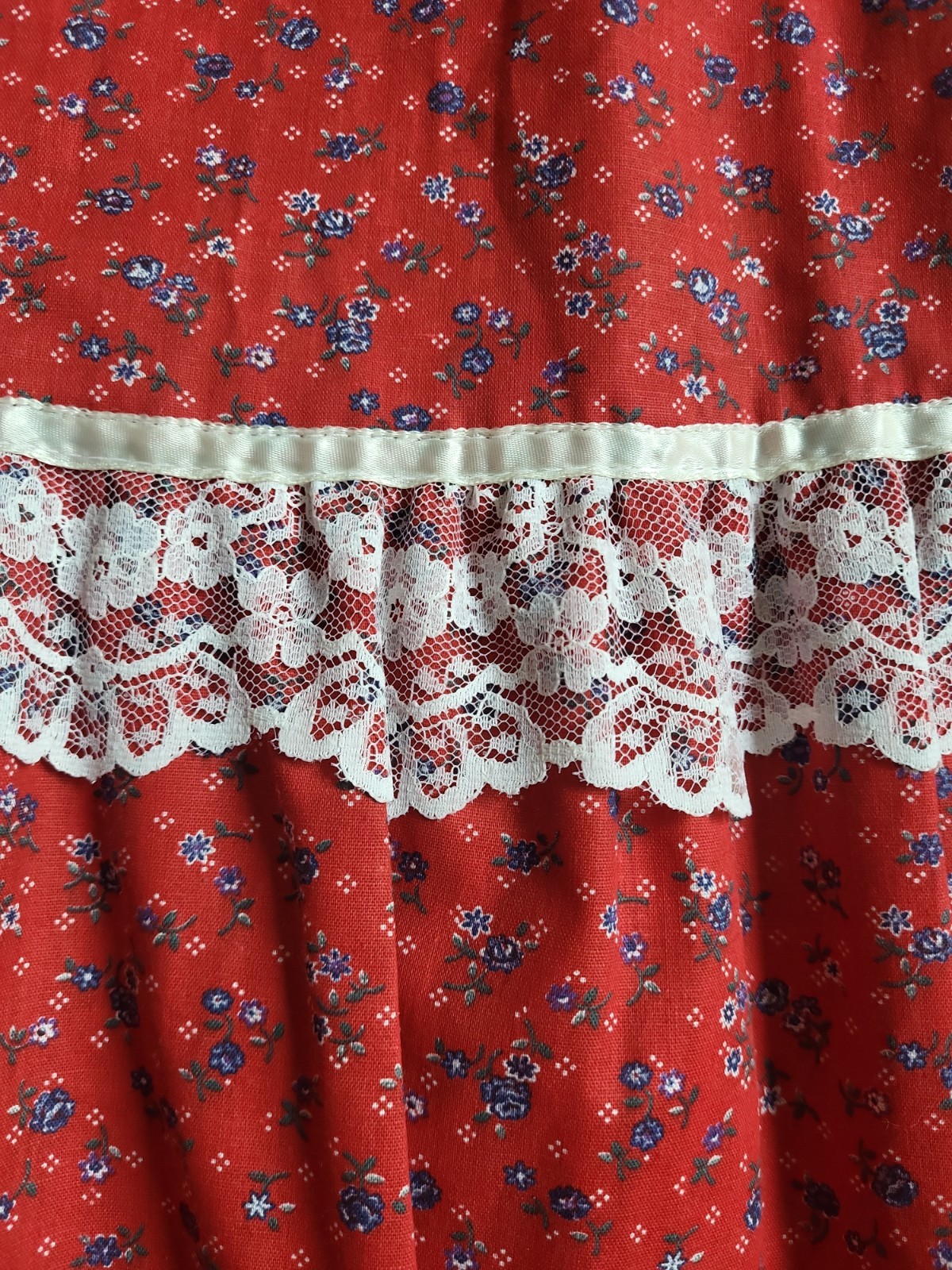Vintage Gunne Sax Red /Blue Tiny flower Skirt. With Lace. Sz 13