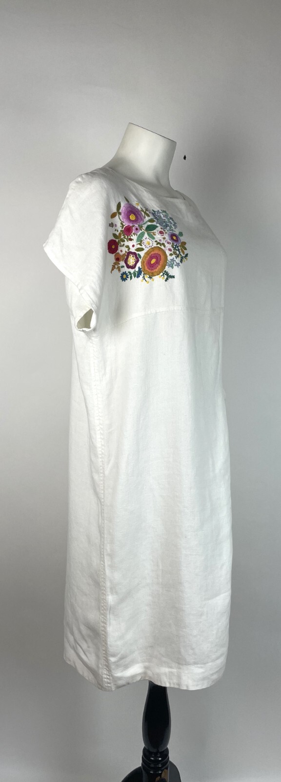 VTG 1990’s White Embroidered Floral Loose-Fit Dress Size XL