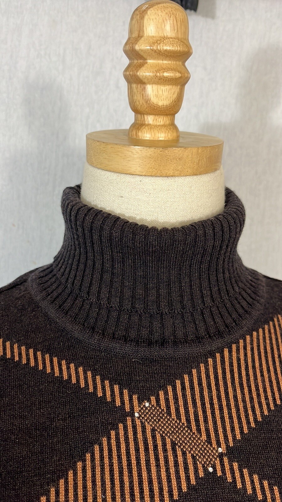 Vintage 100% New Wool Geometric Fine Gauge Le Jui Sweater M Brown Tan