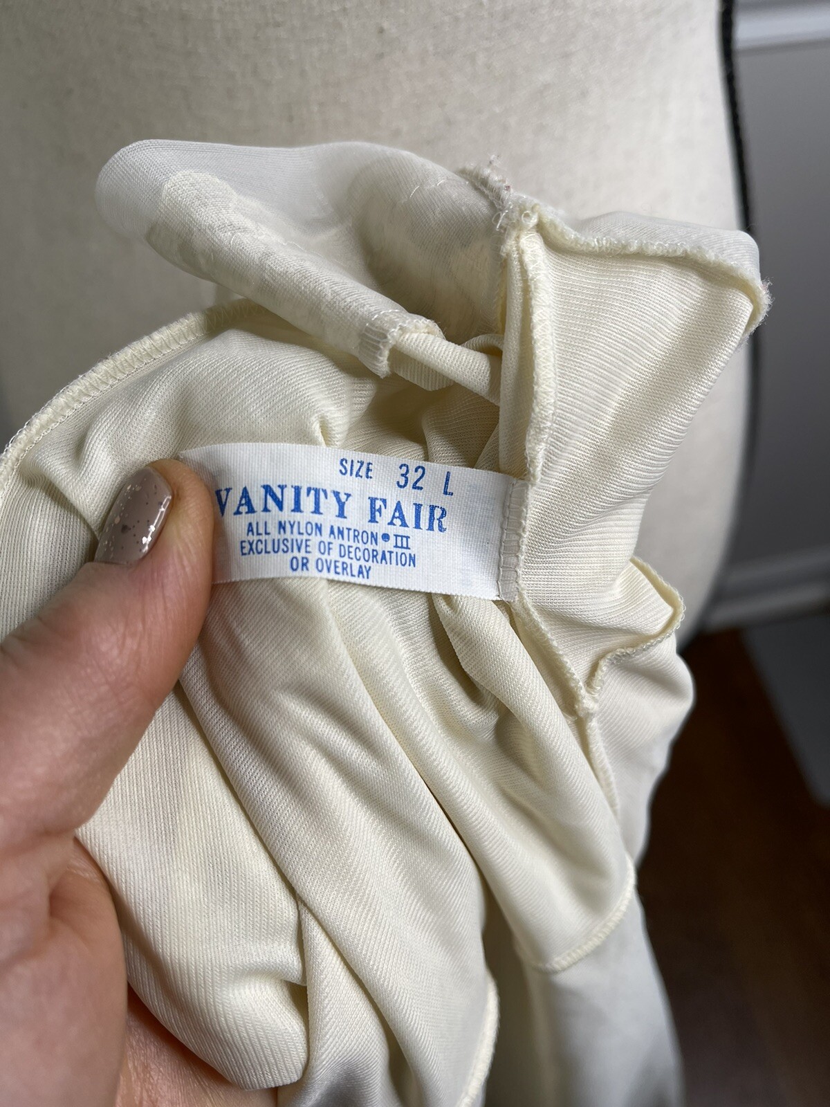 Vintage VANITY FAIR Full Slip Smooth Nylon Chiffon Floral Lace 32 L Gown