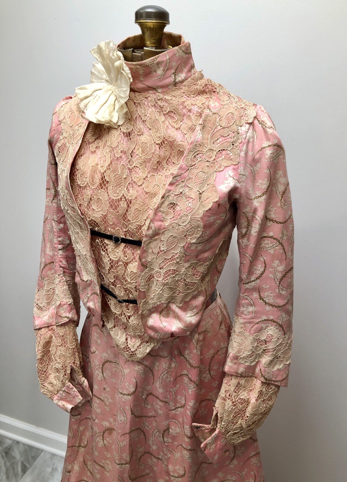 Antique VICTORIAN 1900s GIBSON GIRL Pink Paisley TRAINED GUIPURE LACE 2Pc GOWN