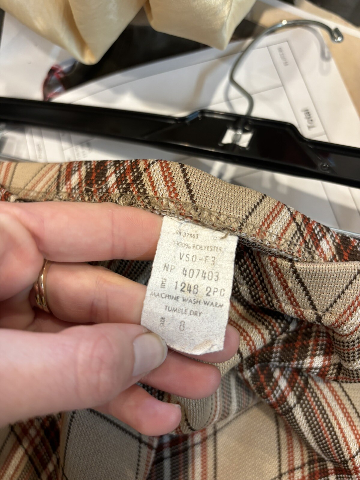VINTAGE BEAUTIFUL PLAID PATTERN MIDI SKIRT- 100% POLYESTER- 28 INCH WAIST