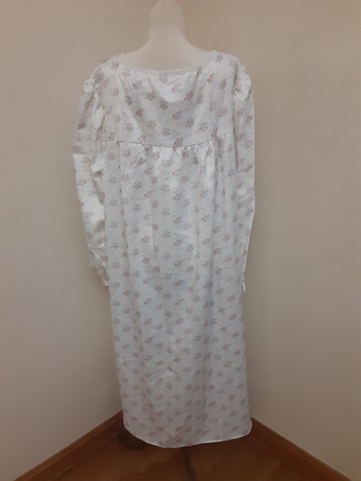 Isabella Vtg.Nightgown Sleepwear Lingerie Size Large Floral Print New