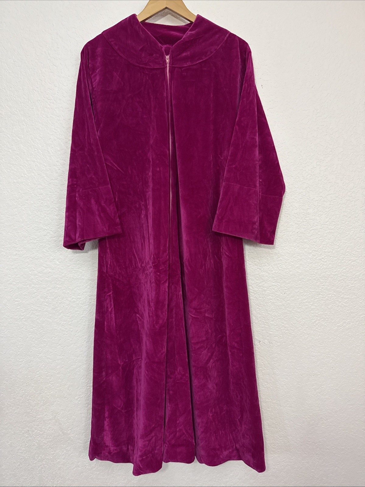 Vintage Handmade Velvet Housecoat Robe Magenta Full Length Zip Size Small NWOT