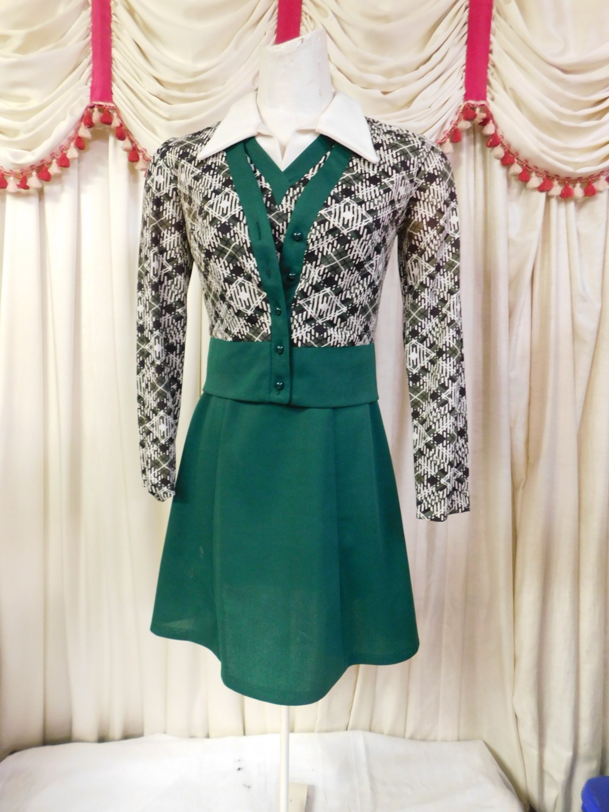 Vintage CLANCY JRS Green Poly & Cotton Dress w/ Jacket 27″ Waist