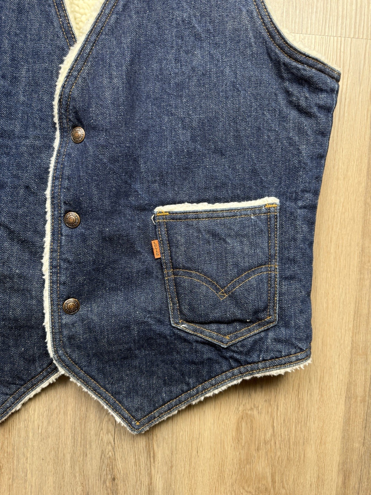 70s VINTAGE Levi’s Sherpa Denim Vest Size Medium Orange Tab Dark Wash USA Women
