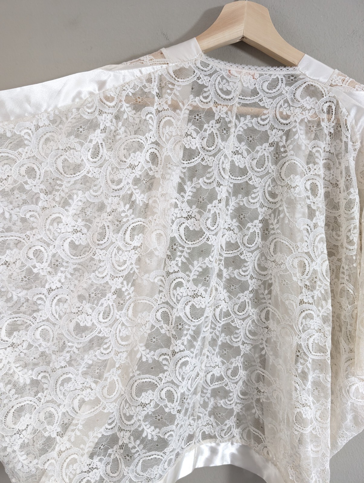 Vintage Off White Satin And Lace Shrug Caplet By Mara Intimates