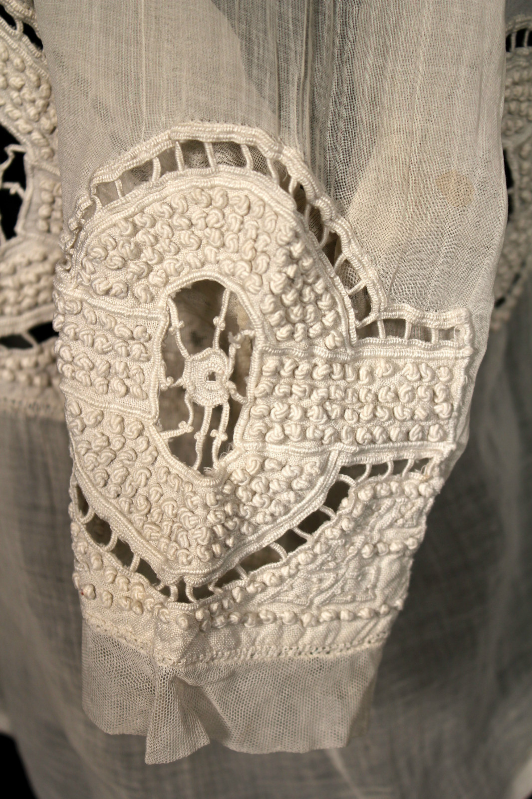 RARE FRENCH ANTIQUE VICTORIAN-EDWARDIAN ERA TEA COLOR COTTON LACE BLOUSE SIZE 40