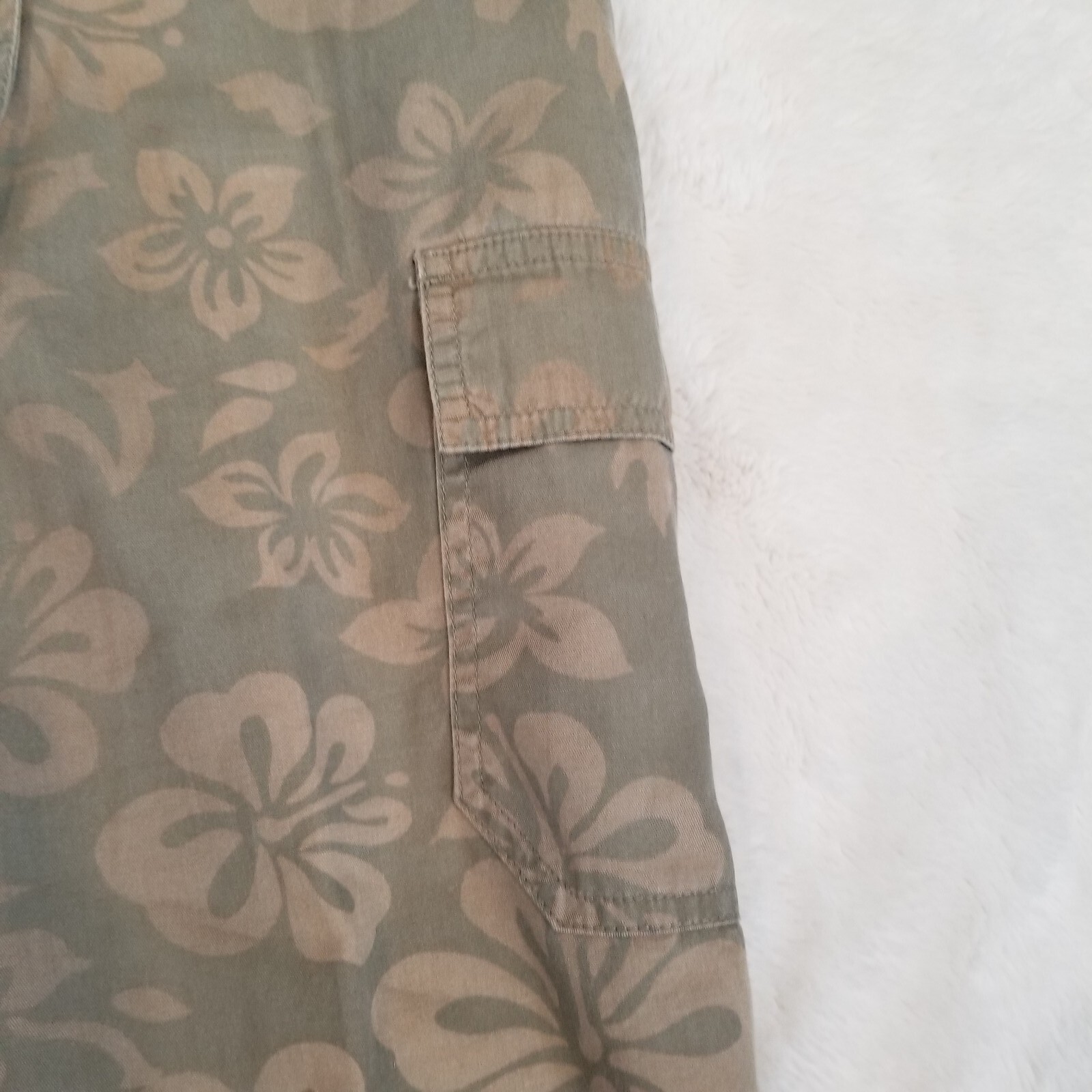 Vintage 90s Khaki Green Hawaiian Floral Cargo Cropped Pants Capris Size M 8/10
