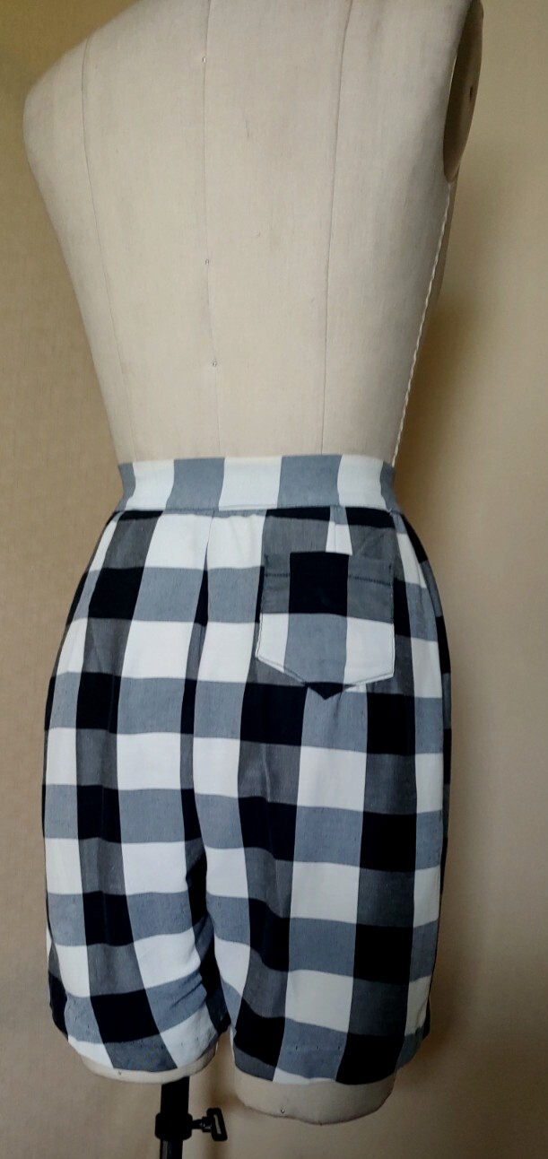 Vtg 1960’s WOMEN’s SHORTS, Large Scale Black & White WOVEN GINGHAM , MINT COND