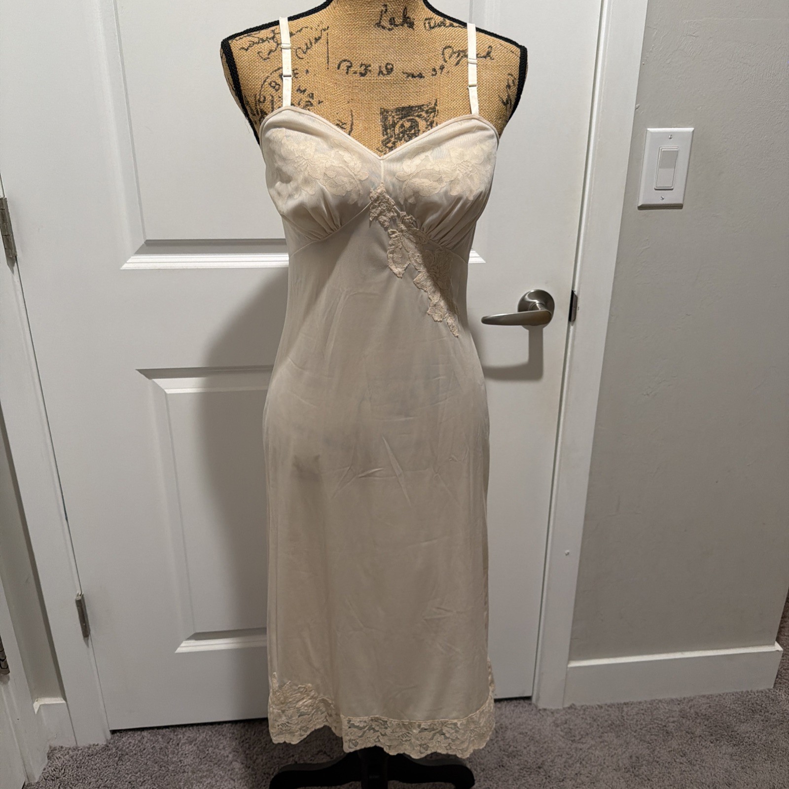 Vtg Vanity Fair Slip Dress 32 tan Lace Nylon Lounge Med