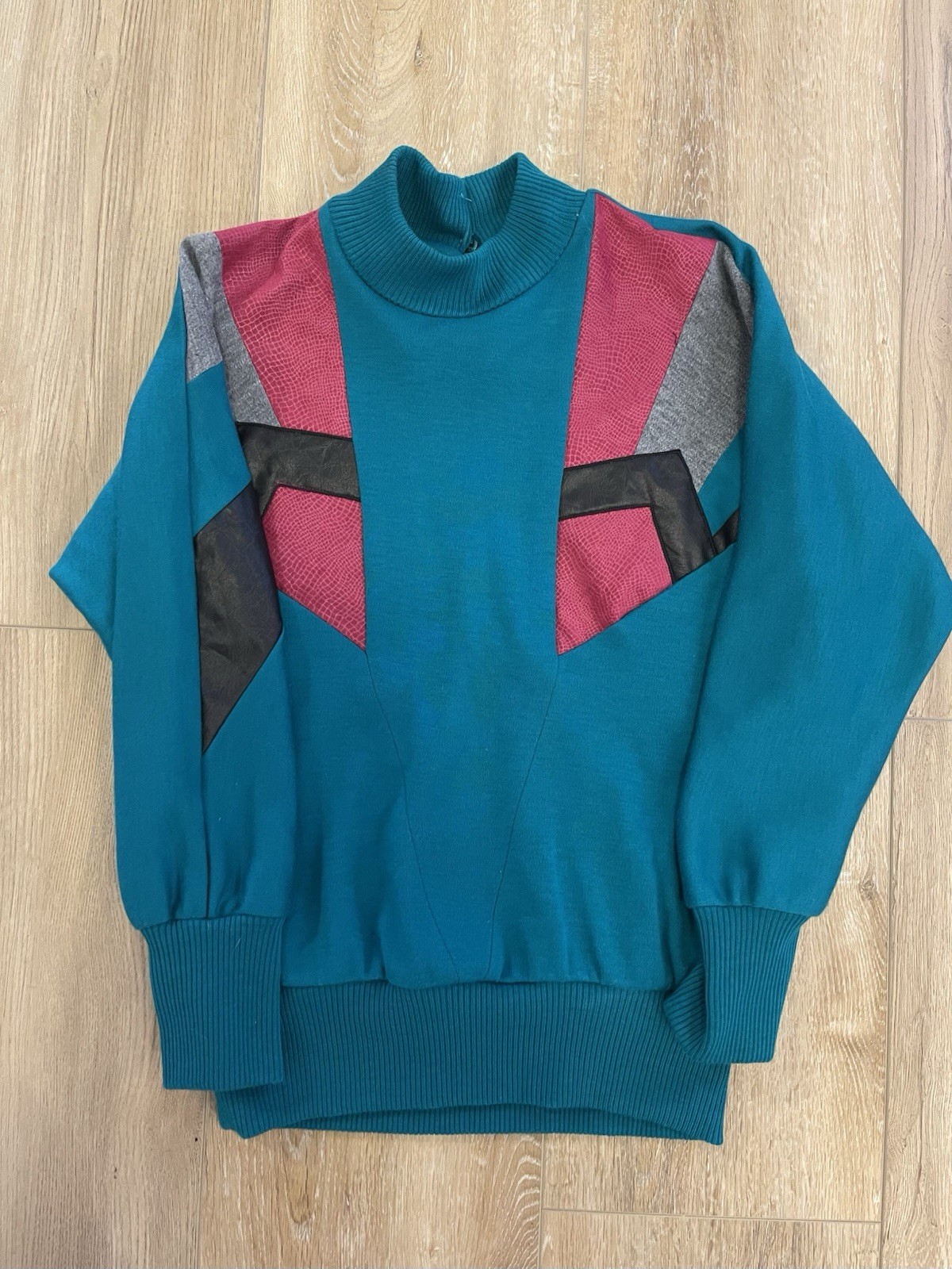 Vintage 1980s-1990s Three Flaggs Color Block Geometric Women’s Sweater Size S