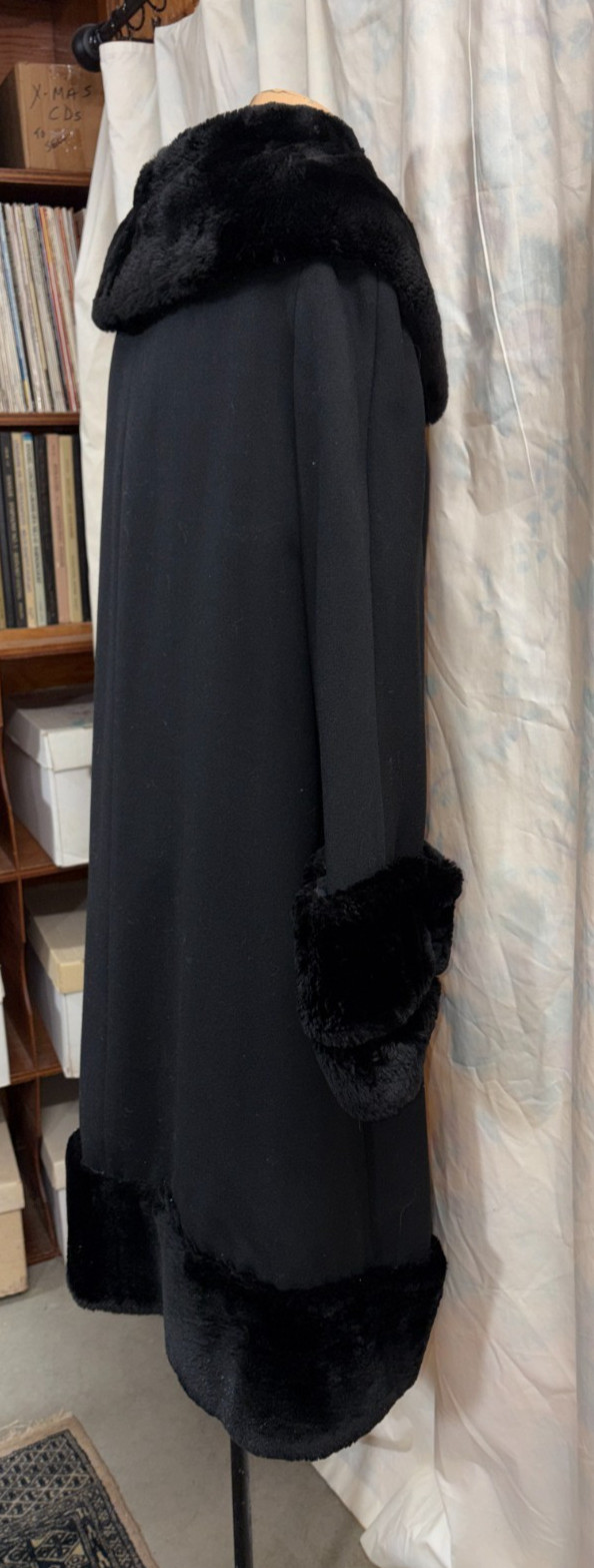 Vintage 1940s 1950s Women’s Black Swing Winter Coat Chinchilla Fur Trim New York