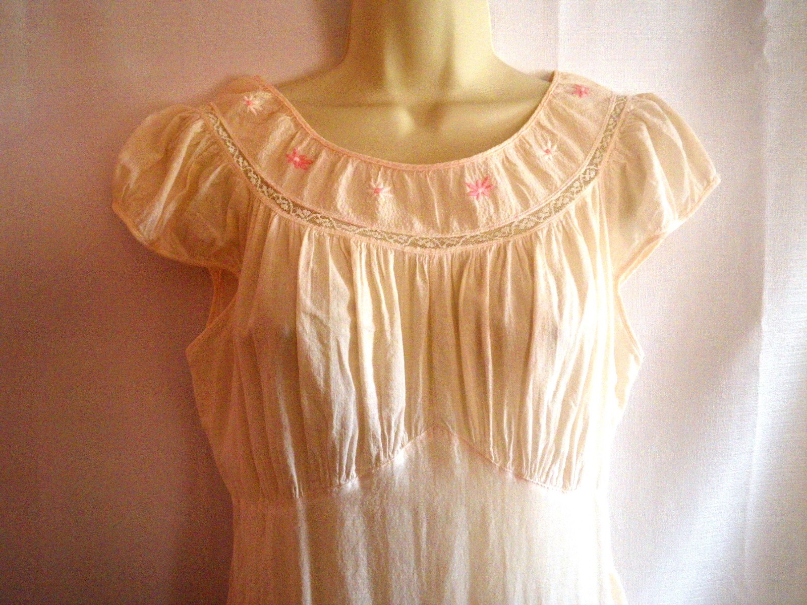 Vintage 1930s Cap Sleeve Short Cotton Nightgown Pale Pink Lace Floral AS IS – S