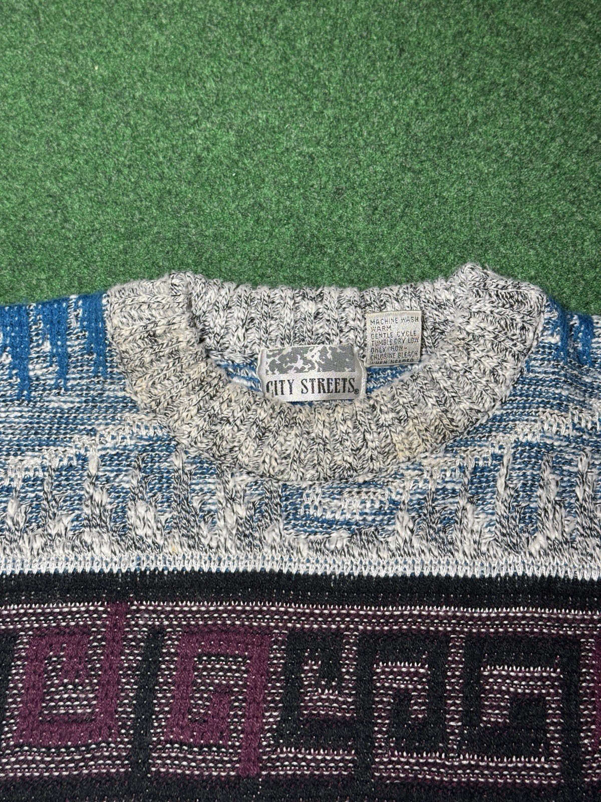 Vintage City Streets Retro 90s Geometric Colorful Lrg Knit Sweater
