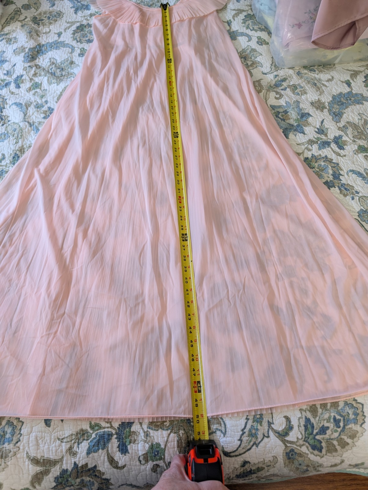 Vtg Vanity Fair „Coquette” pleated negligee, rare color~lite apricot/ peach