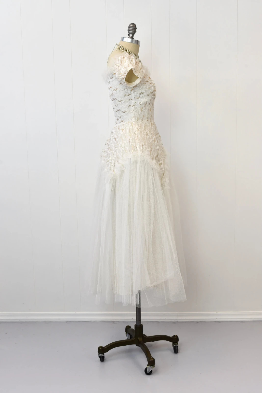 Vintage 1950s White Tulle Lace Floral Metallic Mid Century Bridal Wedding Dress