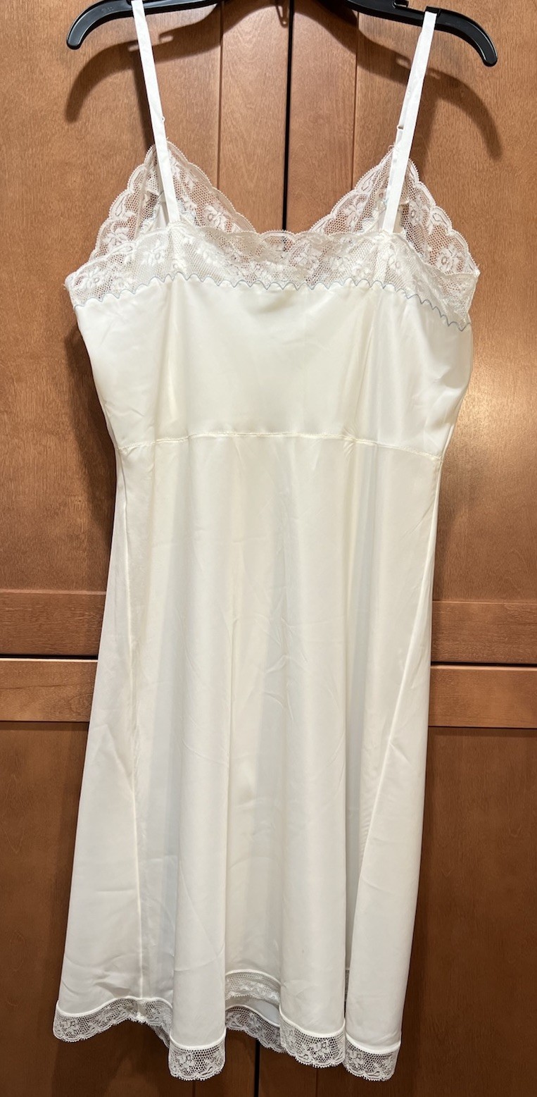 Vtg CORHAN NOUMAIR FULL SLIP WHITE NON-STRETCH RAYON-BLEND Embroidery 36