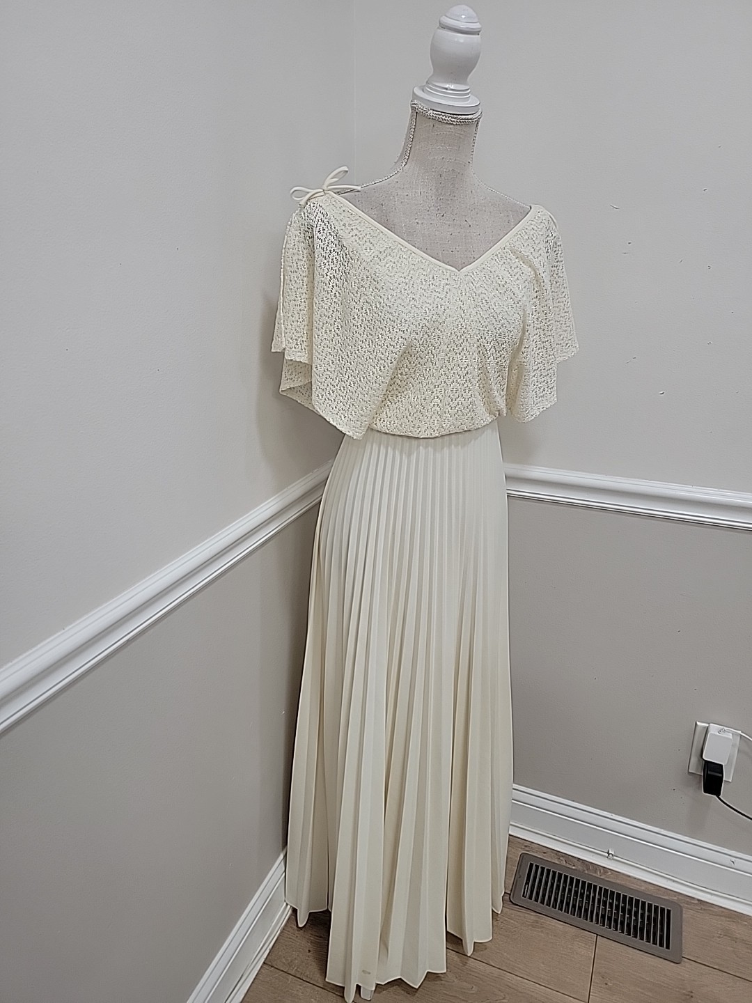 VTG HOSTESS/Ivory/Empire Waist/PLEATED/Wedding Beach DRESS/Cape Sleeve