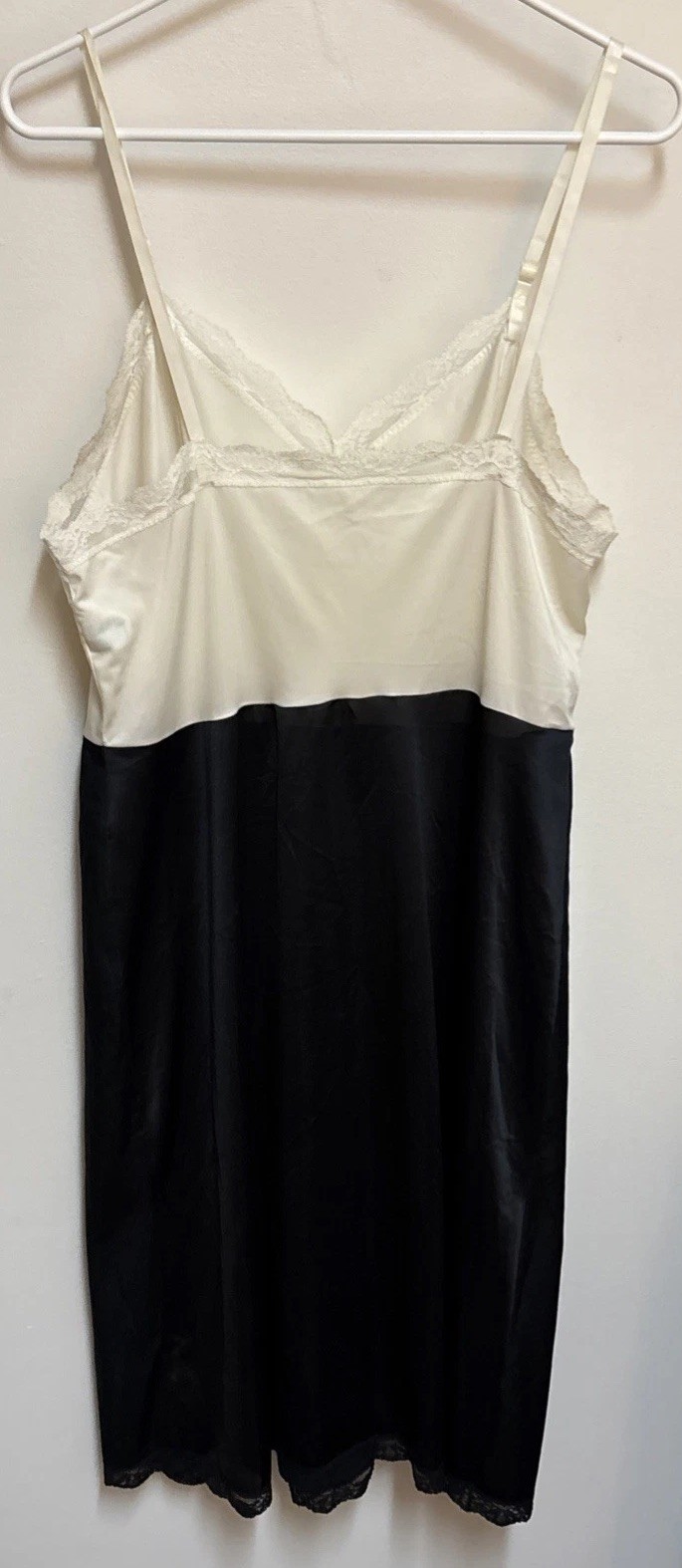 Vintage 1960s Sarah Smith Ivory and Black Full Slip Size 40 Anti-Satic Style 799