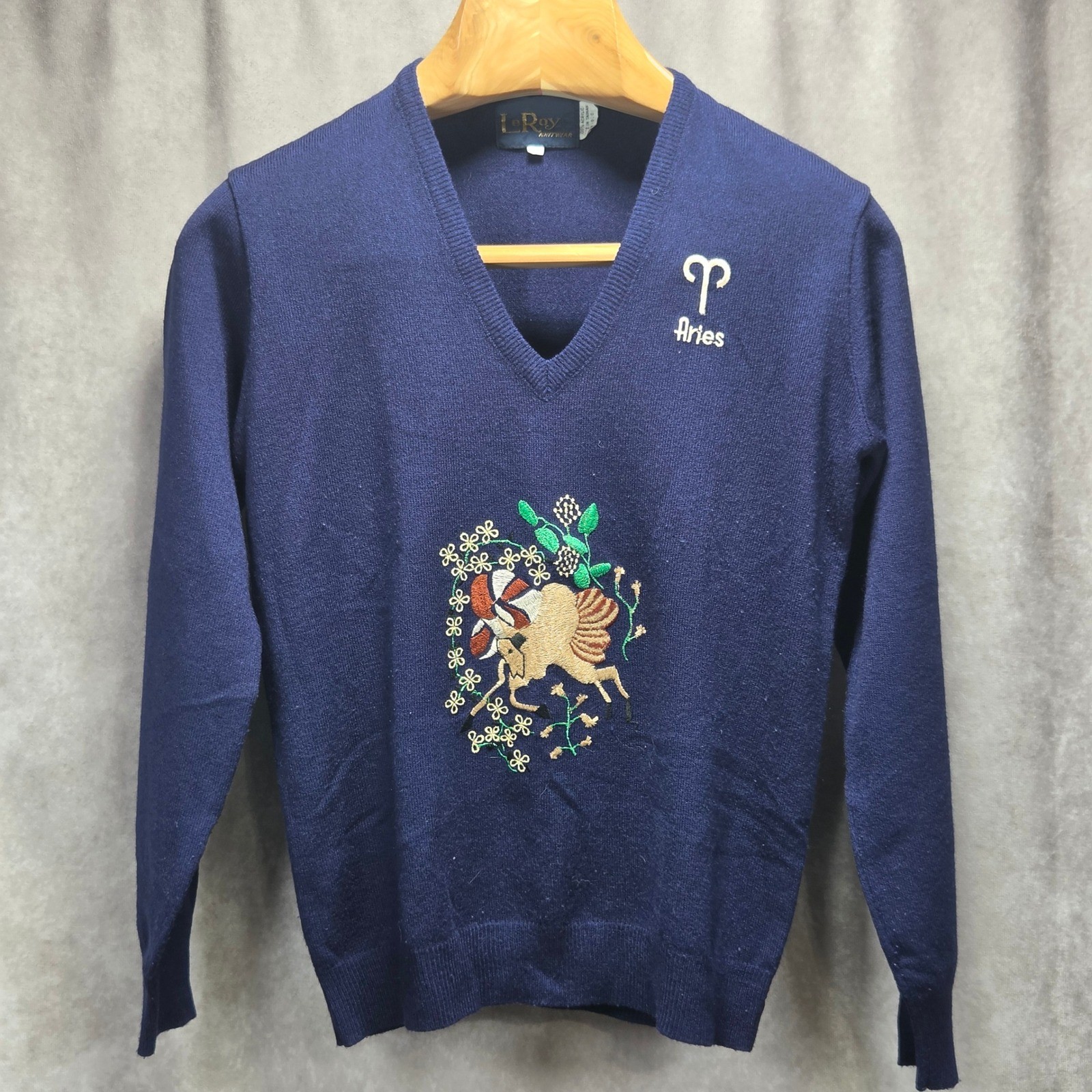 Vintage LeRoy Knitwear Navy Blue Aries Zodiac Embroidered V-Neck Sweater Large