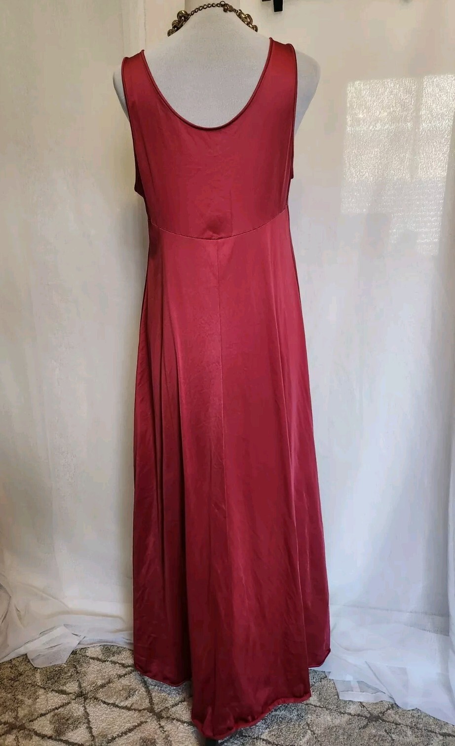 Vintage Vanity Fair Wine Flowy Nightgown Dupont Nylon Sz 38 USA *ISSUES*