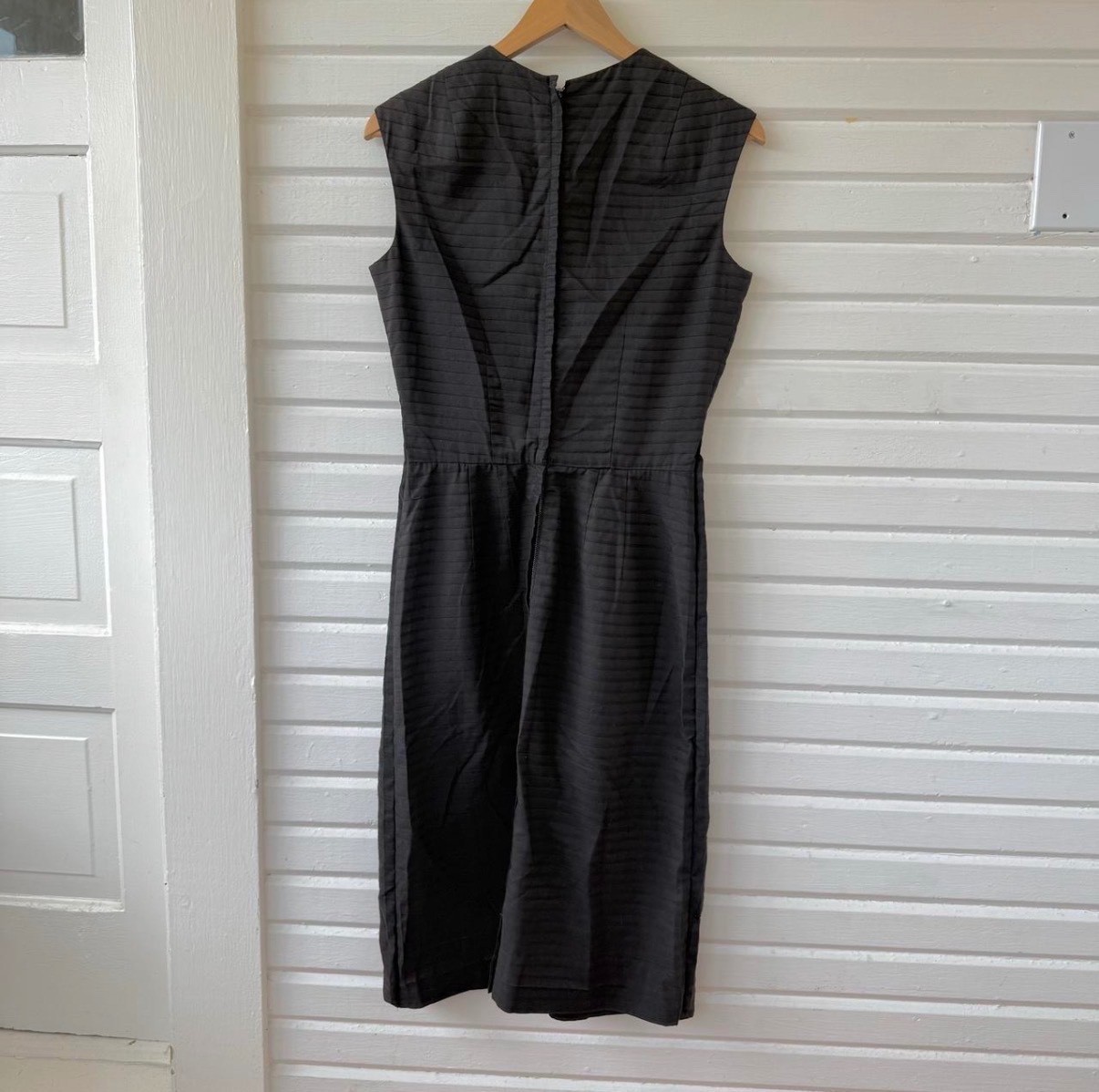 Vintage Carlye Black Floral Embroidered Sheath Cocktail Dress — Size 6