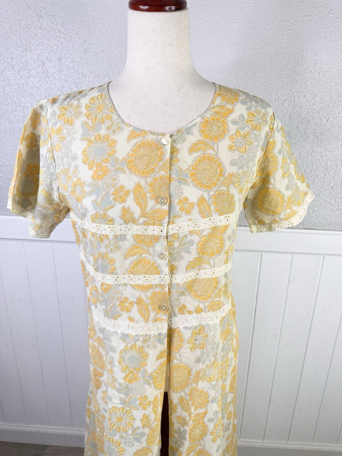 Vintage 70s Yellow Retro Floral Handmade House Dress Housewife Lace Trim
