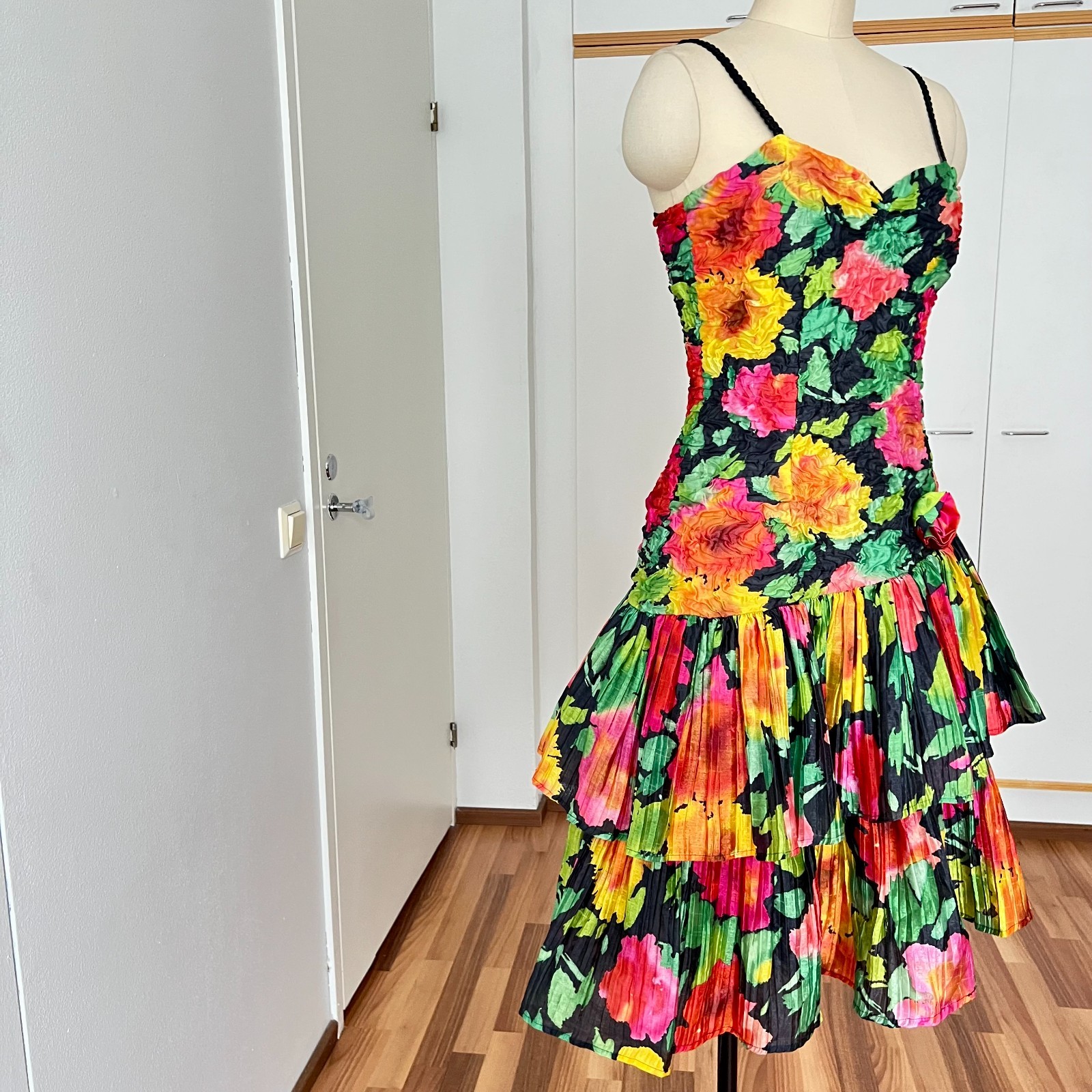 1980s Floral Taffeta Cocktail Party Dress Tiered Spaghetti Straps Prom Evening