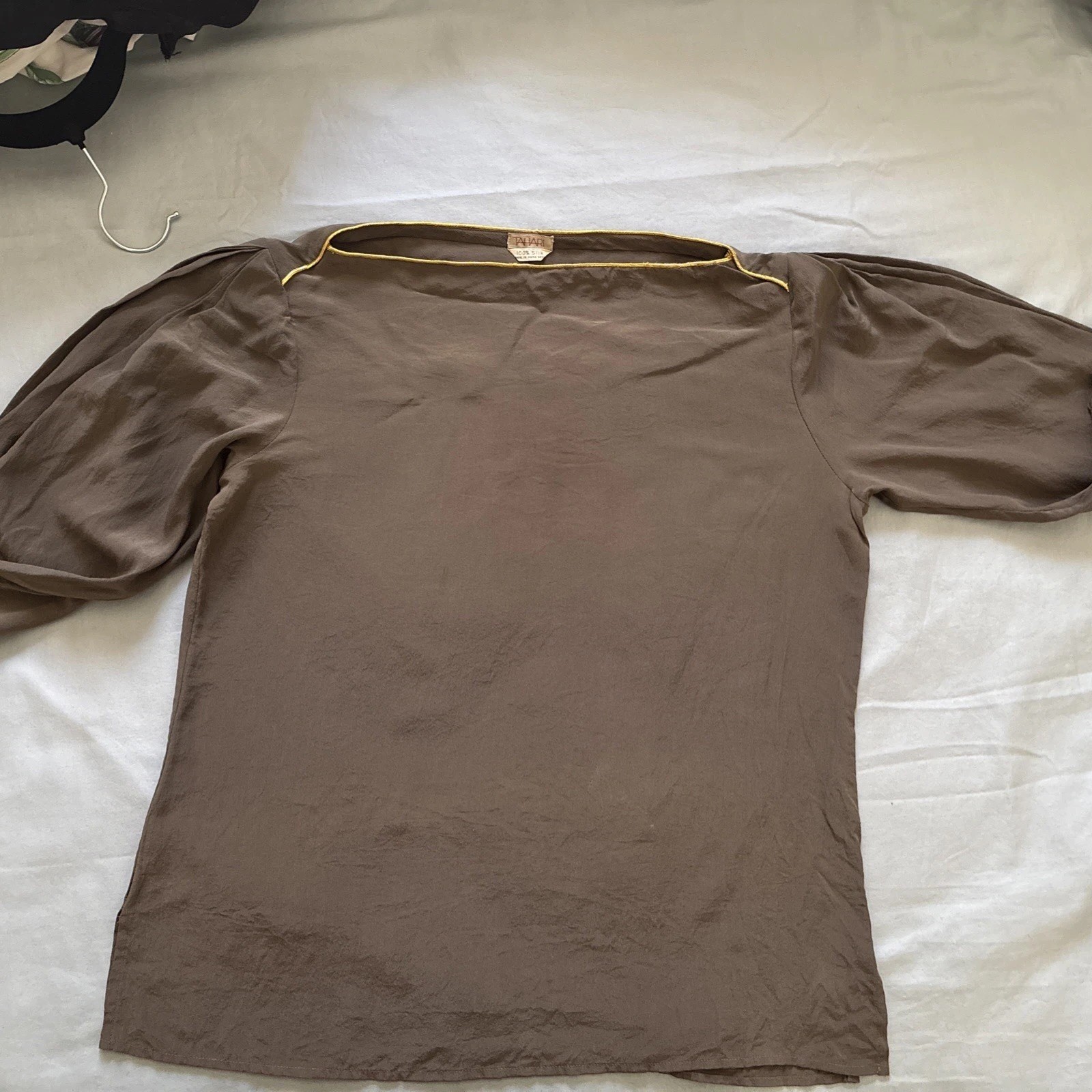 VINTAGE OLIVE GREEN 100 % SILK TAHARI BLOUSE