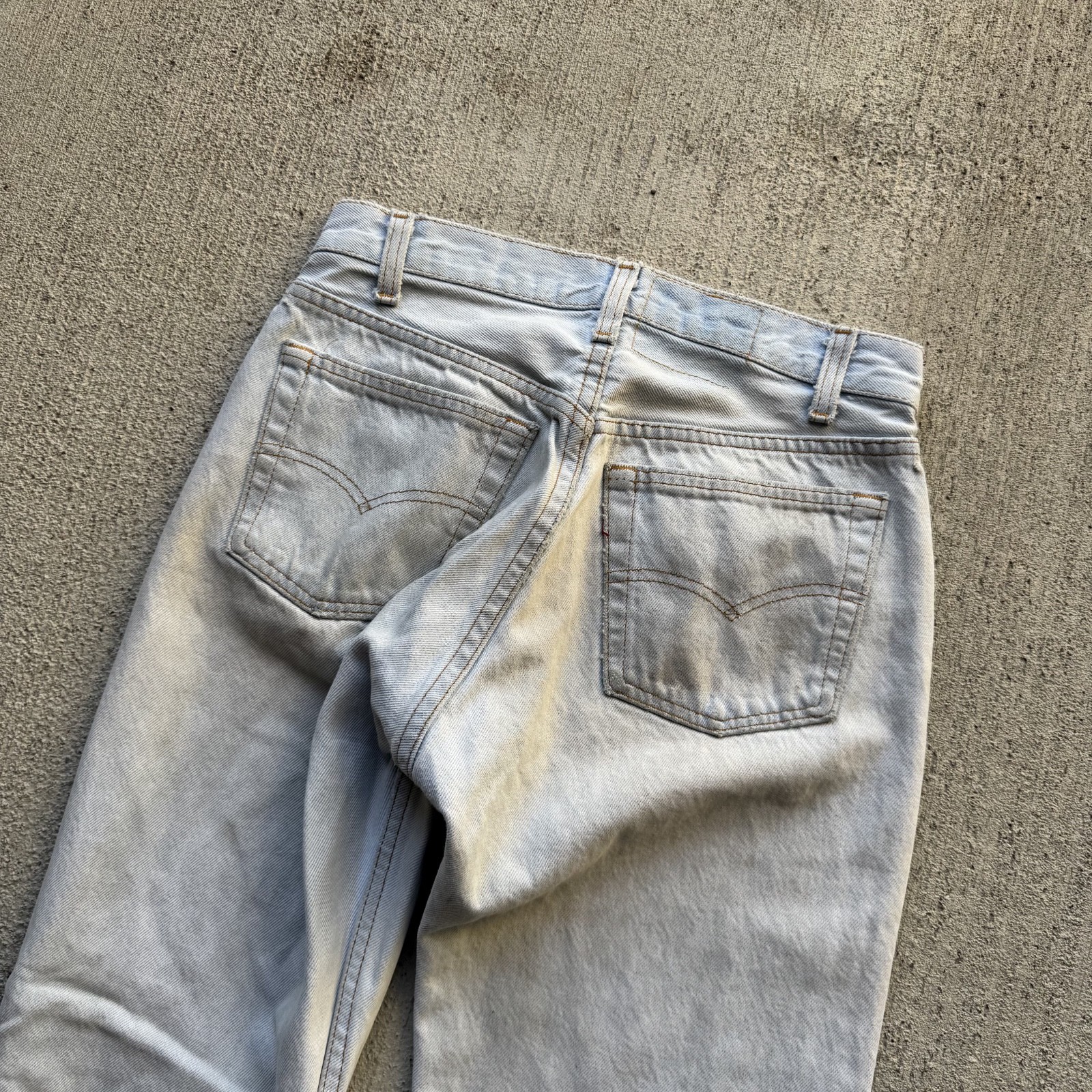 1980s/90s Distressed Light Wash Levi’s 501s Made in USA Jeans 26×29