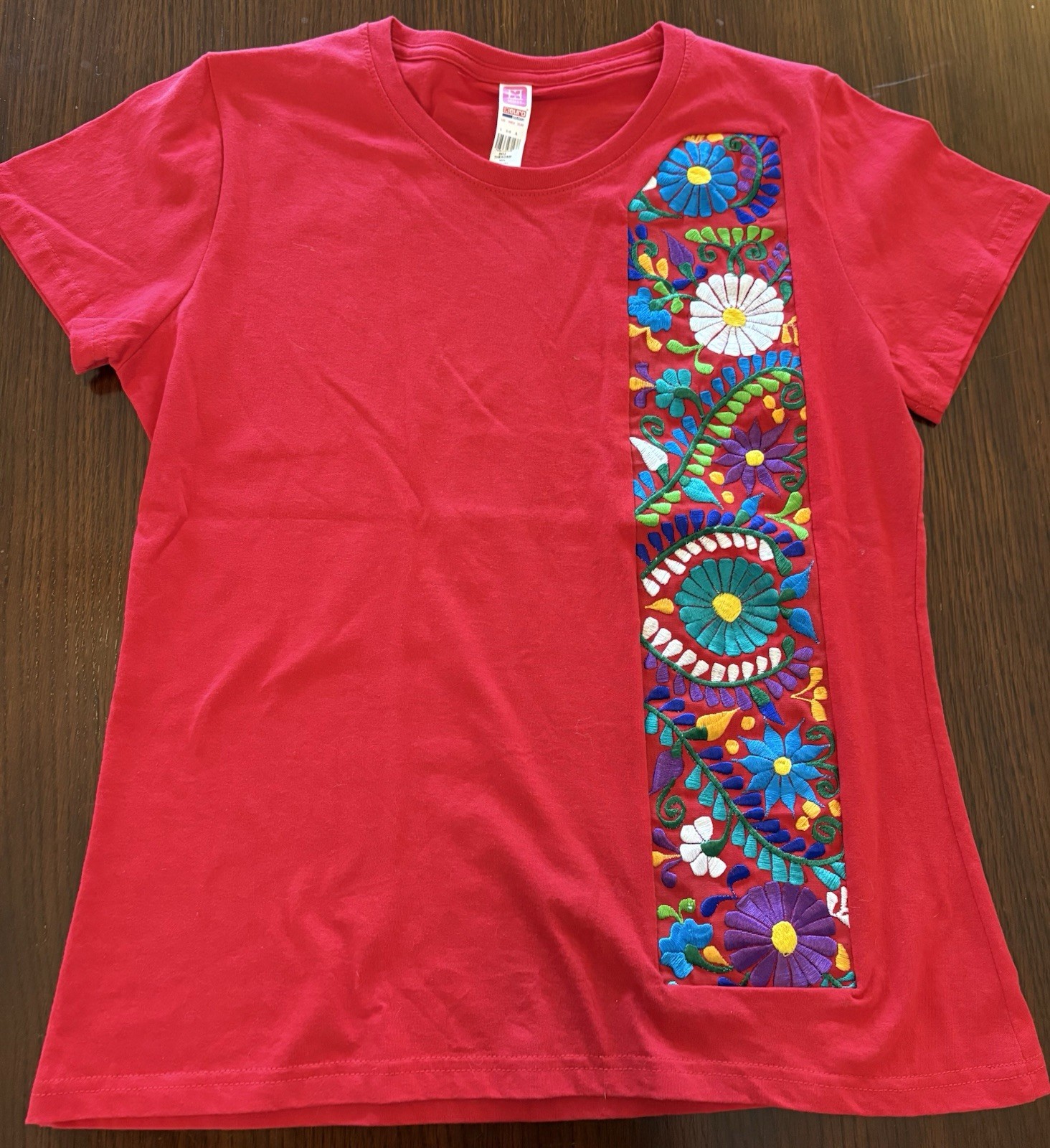 Women’s Red Made in Mexico T-shirt Size L Embroidered