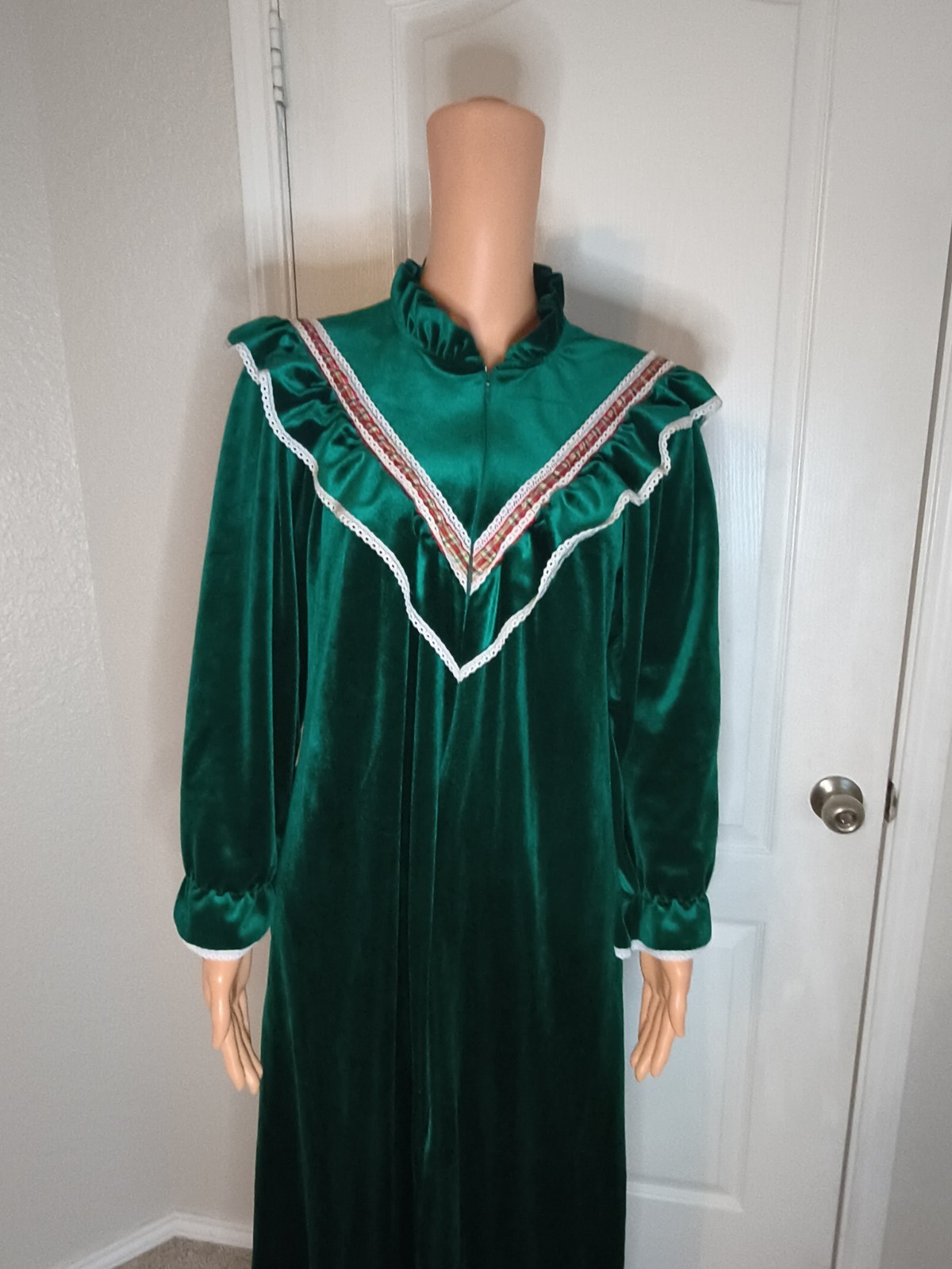 Vintage Appel Green Velvet Nightgown Plaid Ruffle Trim Cottagecore S/M -DP36