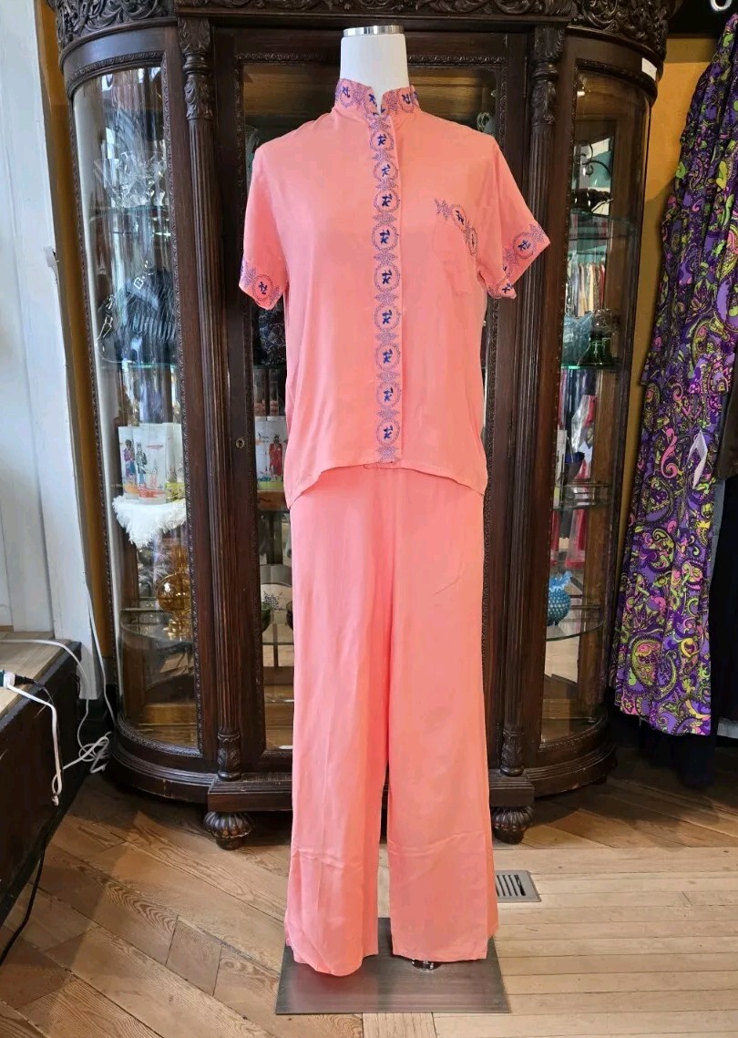 VTG 1940s Beach Pajamas Salmon Pink Rayon Blue Embroidered 2pc Set