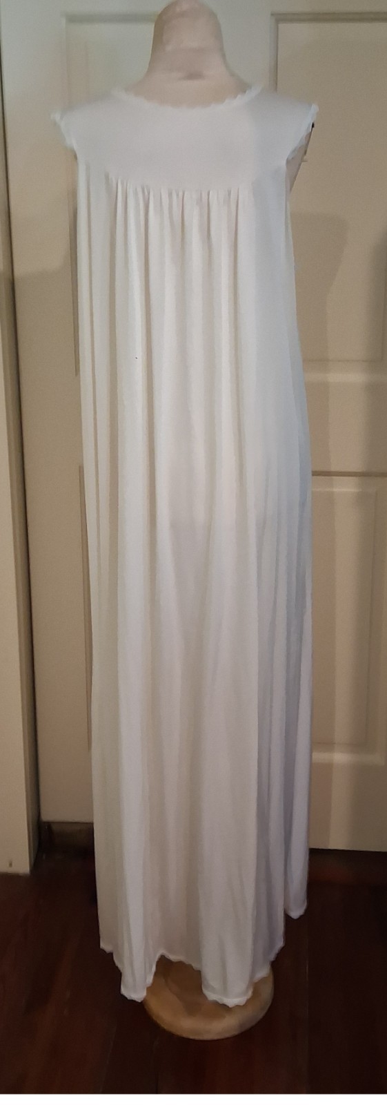 Shadowline Vintage Light Cream ivory Color Nylon Nightgown & Robe Set Size M