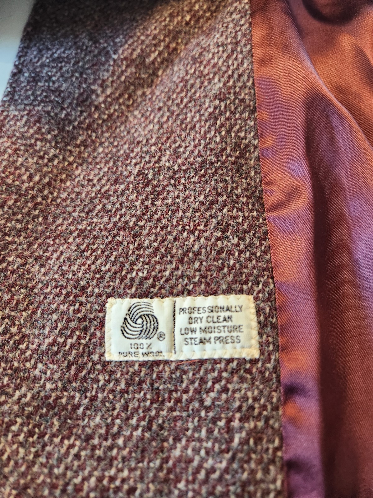 Vtg Bromleigh Burgundy Wool Tweed Double- Breasted Coat Women’s 40″ bust (no sz)