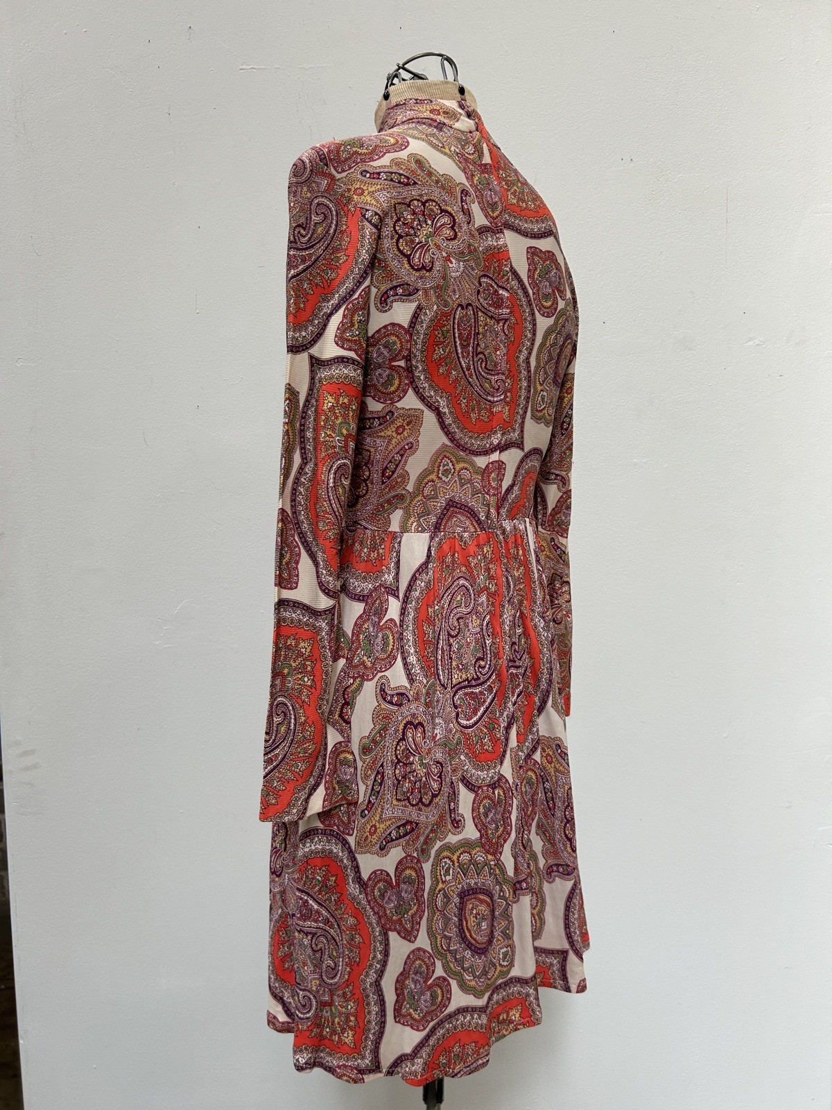 Vintage 60s/70s Handmade Paisley Long Sleeve Dress w Keyhole Neckline Size XS