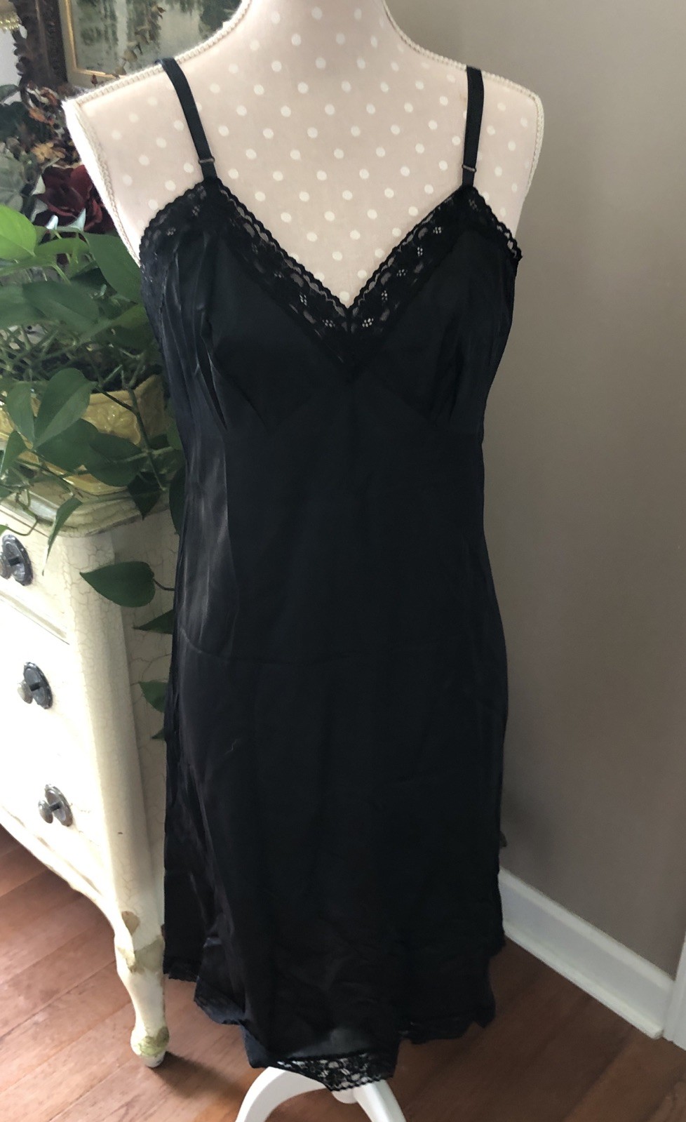Vintage Vanity Fair Slip Lingerie Black Full Slip Lace 38 Bust 24″ length USA