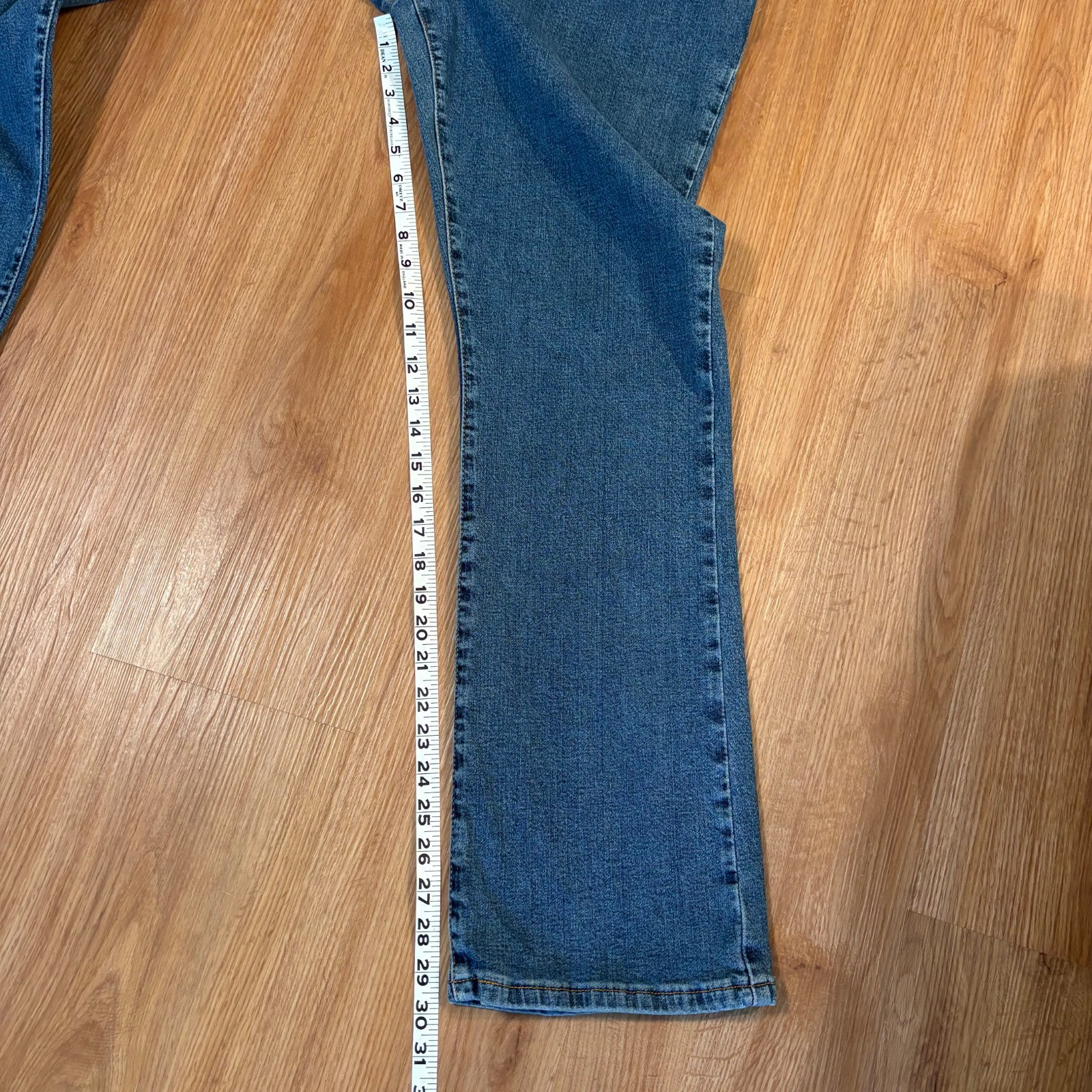 VTG Levi’s 550 Relaxed Boot Cut Stretch Y2K Women’s Sz 30 Med Wash Western Boho