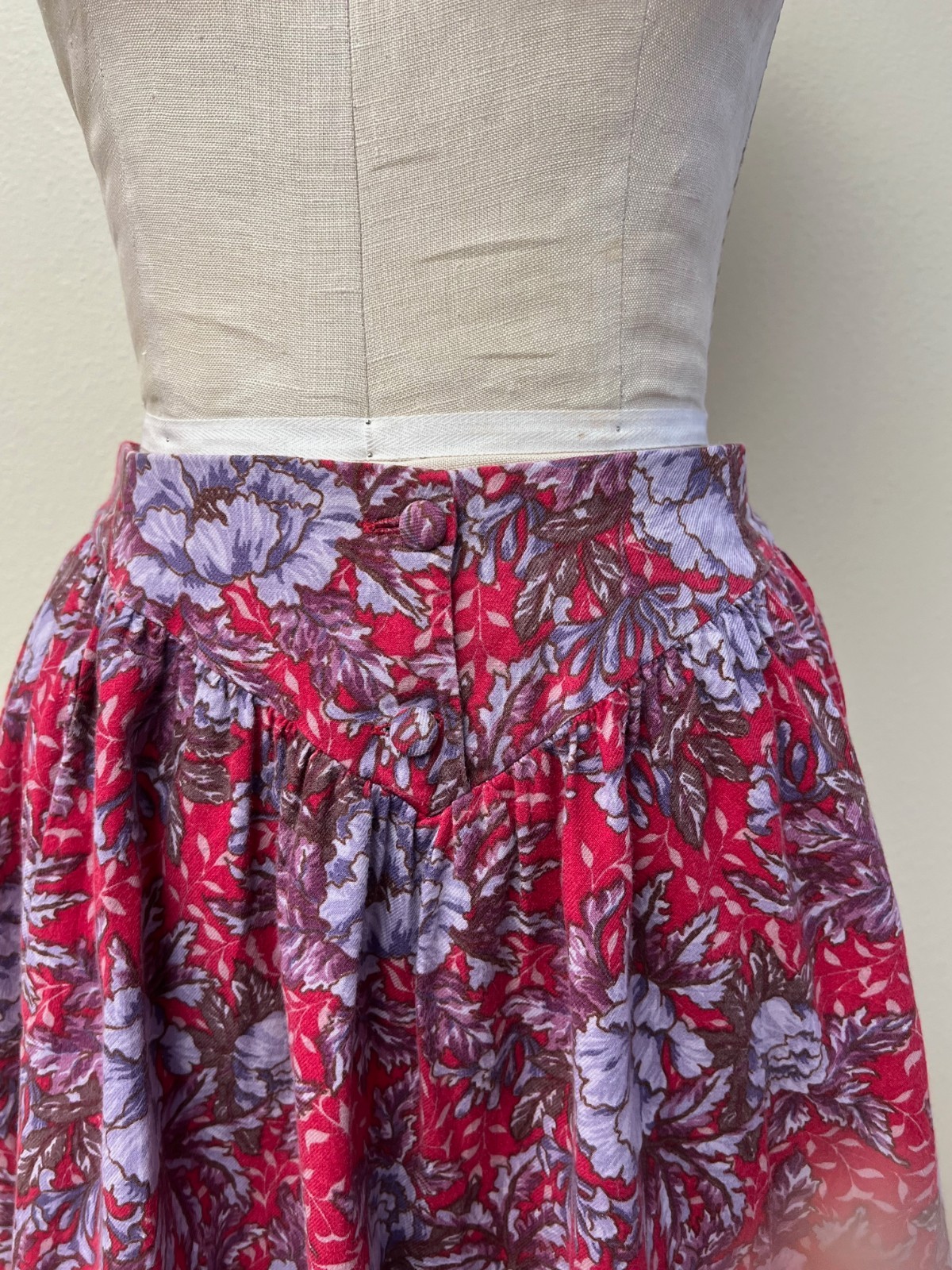 EUC Vintage 1980s Floral Red Purple Cotton Flannel Western Yoke Midi Skirt Small