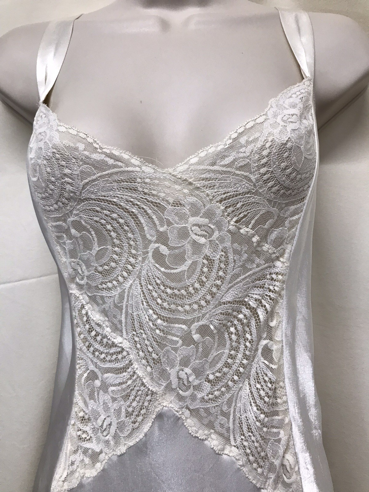 Victoria’s Secret Vintage Satin Lace Maxi Nightgown Champagne Slip Dress Sz L