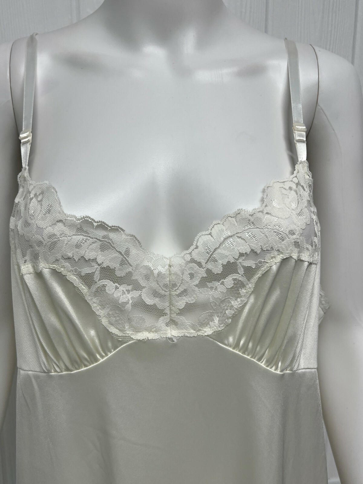 Vintage Vassarette women’s intimates sleepwear lace nightgown made in USA sz 38
