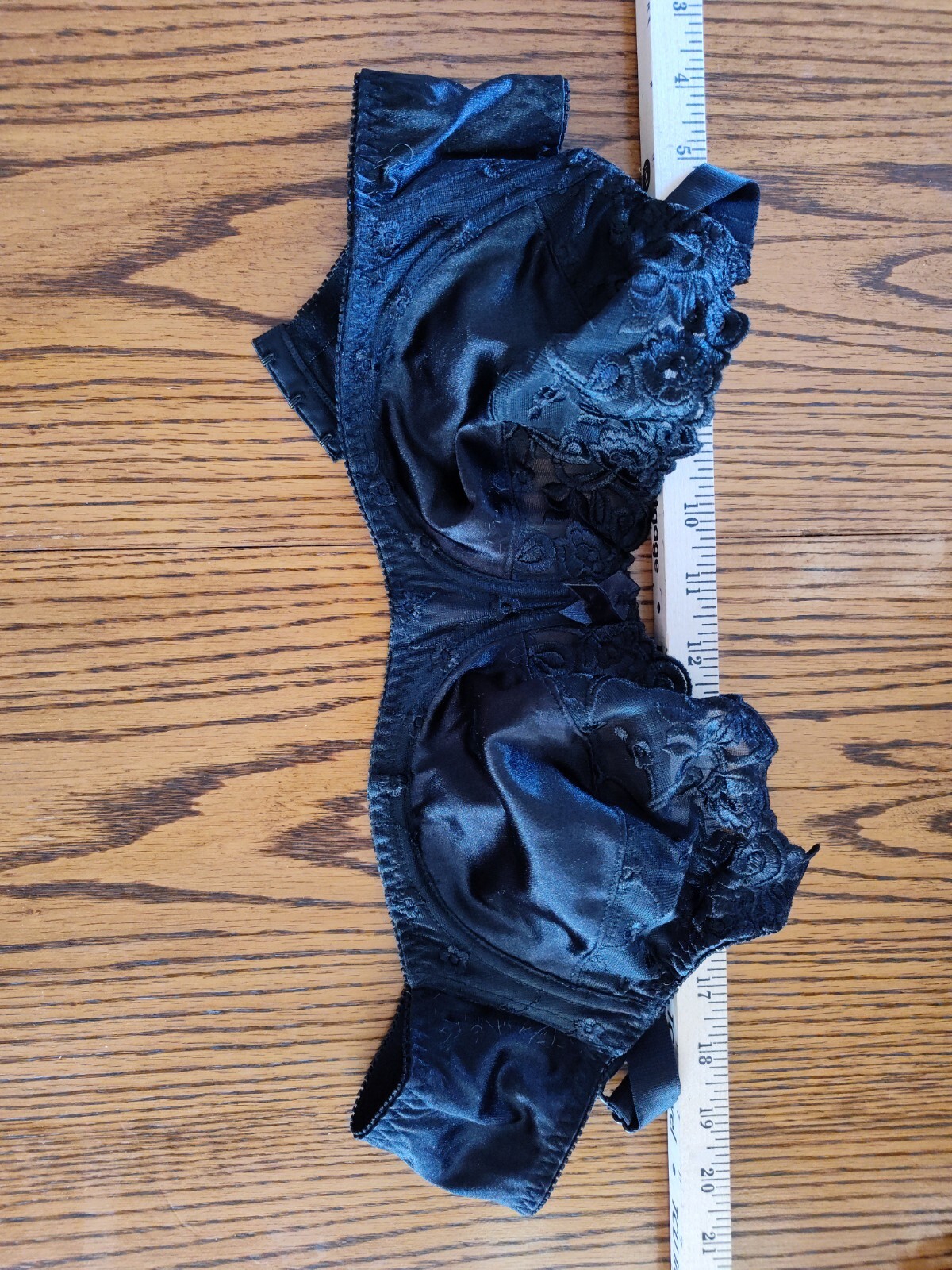 Sexy Silky Satin Naturana Black Lace Bra 40B
