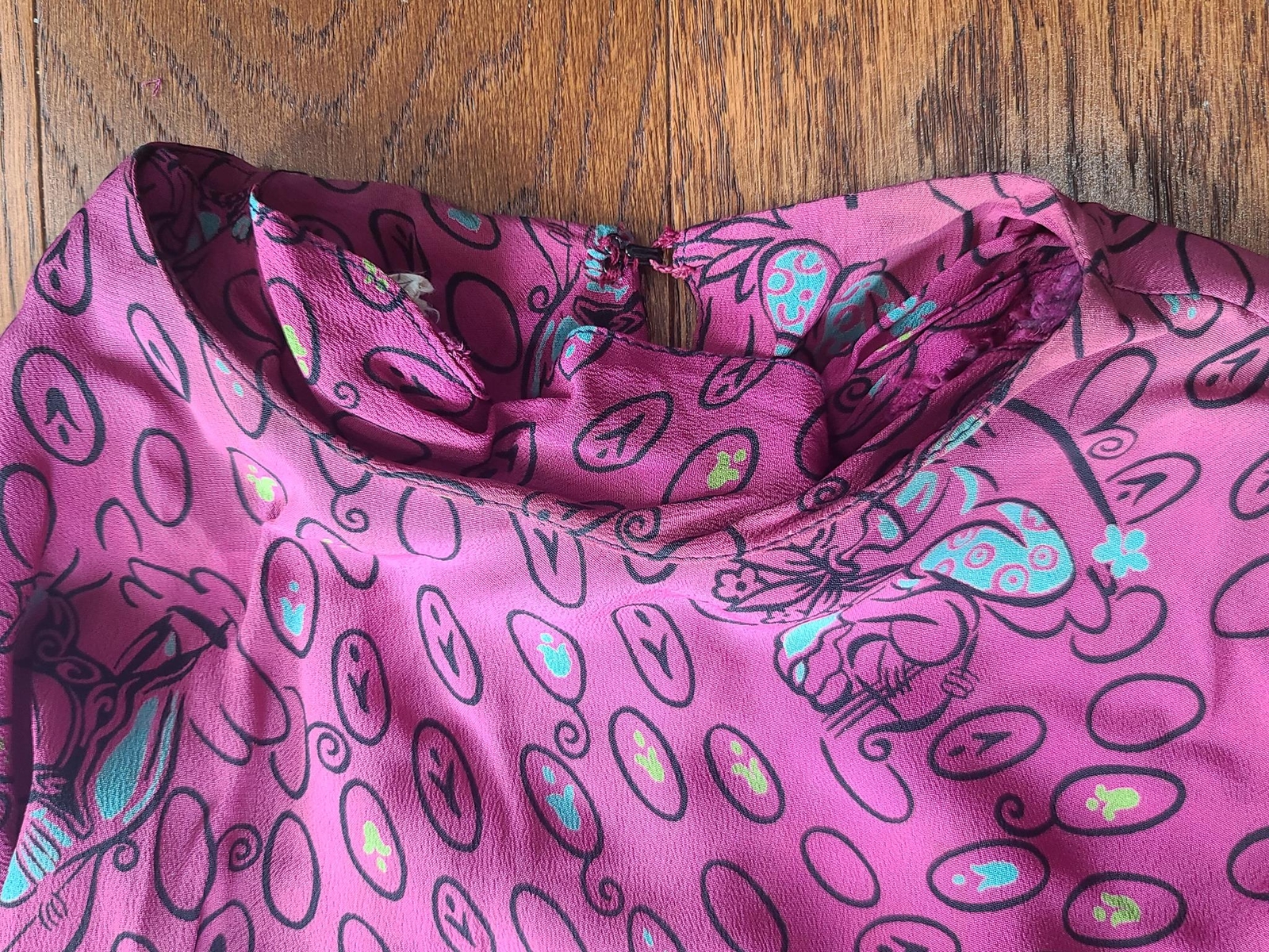 Vintage 1940s Genie Deer Animal Novelty Print Dress Pink Blue Rayon (Waist 27″)