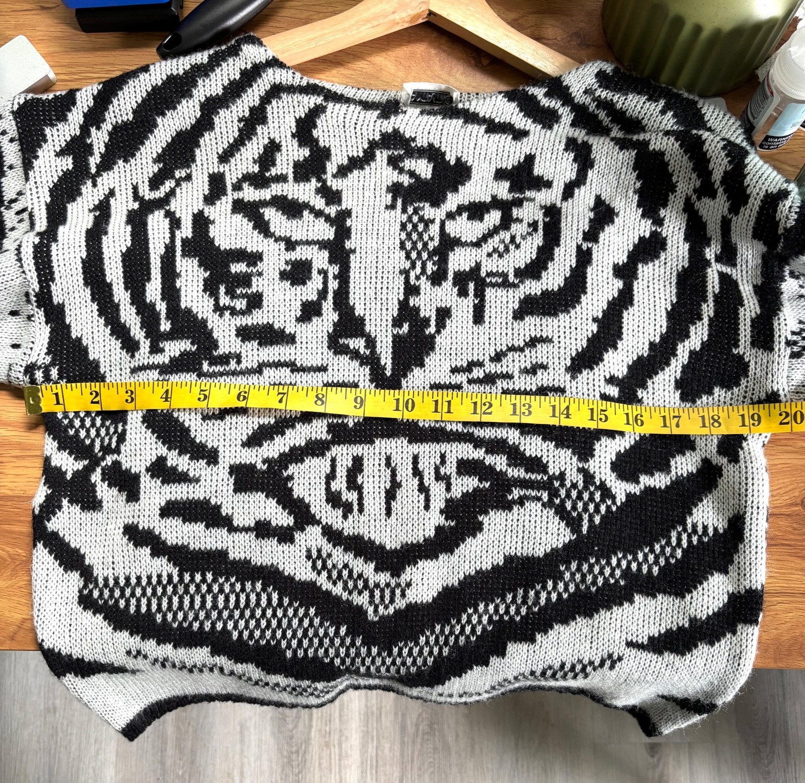 Vintage 80’s Black and White Tiger Cat Sweater, Sz L, Fantastico NY FLAWLESS