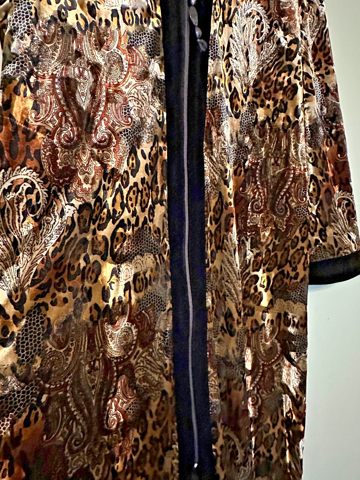 Diamond Tea Black/Gold Velour House Coat Robe Leopard Print Paisley L Mrs. Roper